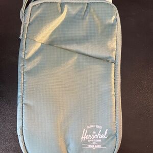 Herschel Supply Co. Travel Wallet NWT in ARCTIC
